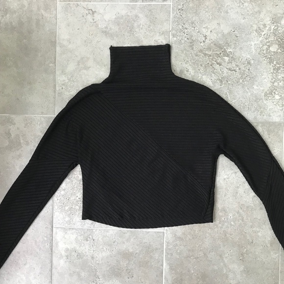 Zara Turtle neck Crop Top Size M - Picture 1 of 3